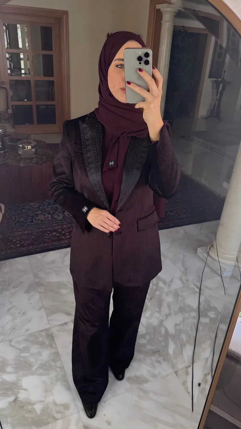 طقم أمارا مخمل بلون البرقوقي الداكن