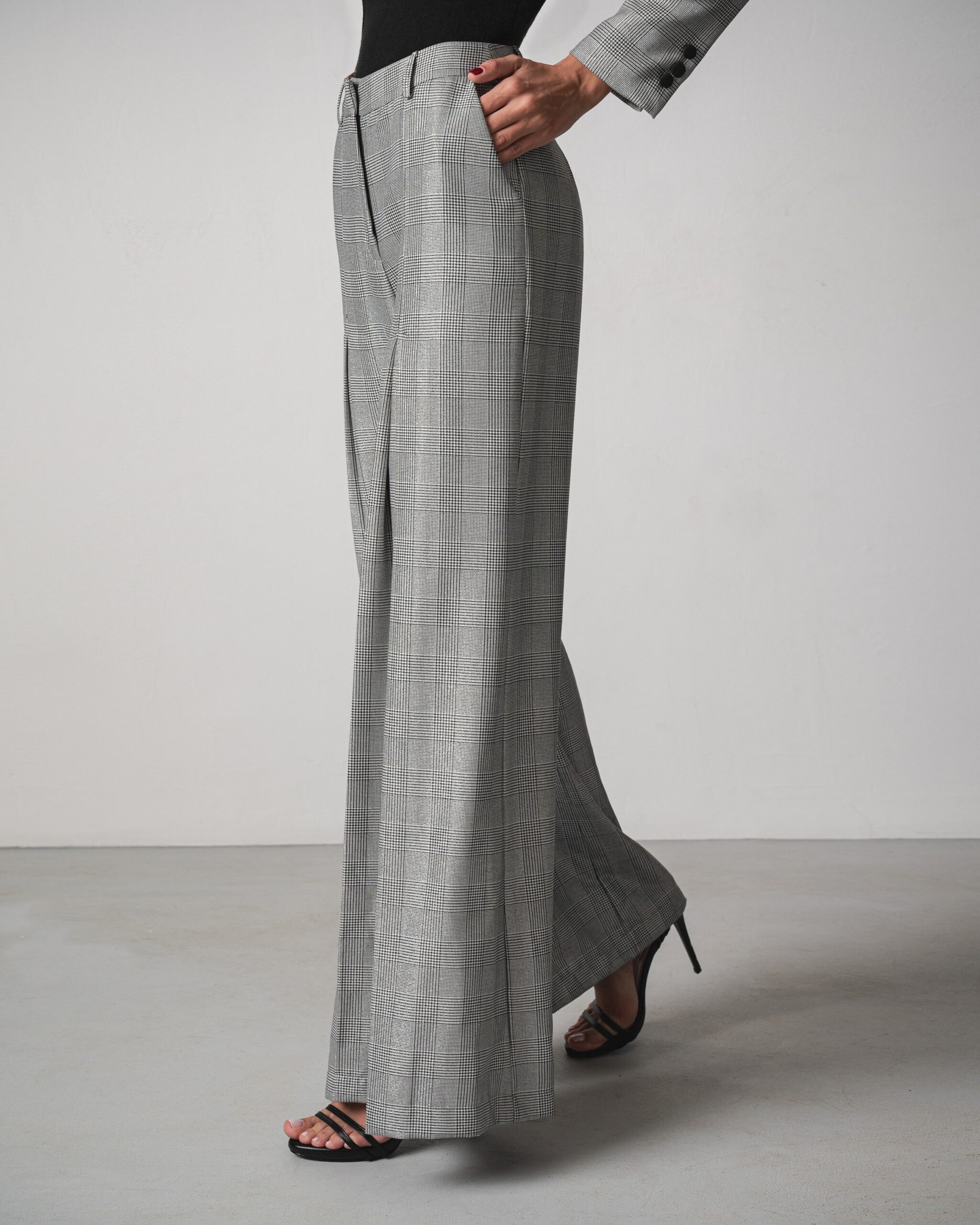 Balqees Plaid Suit - Image 4