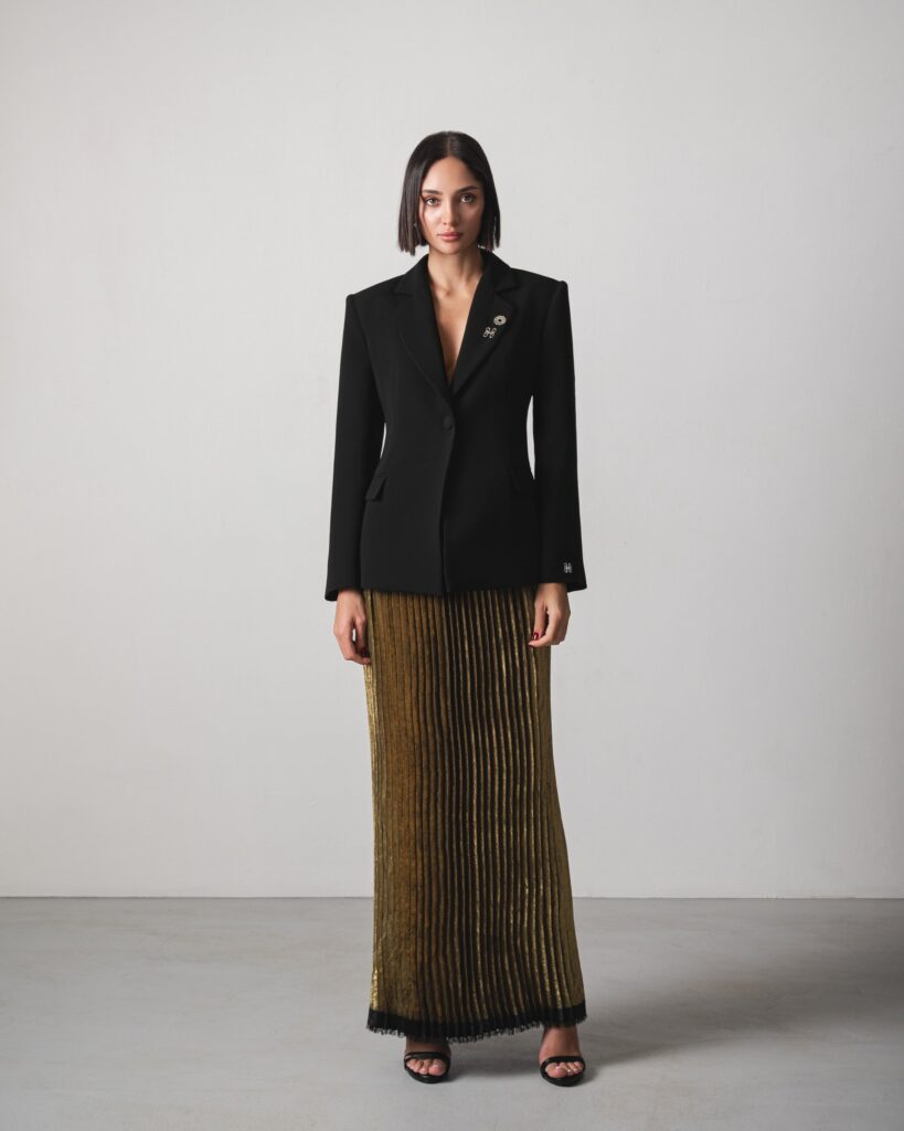 Nora Blazer in Black
