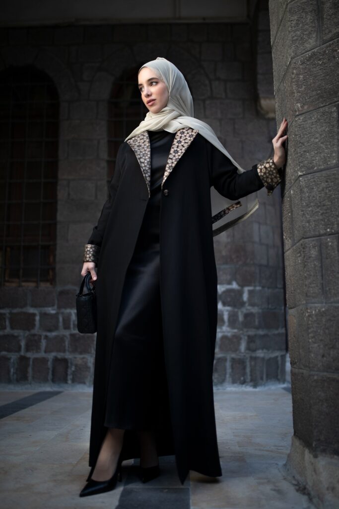 Yasmina abaya in kohl black