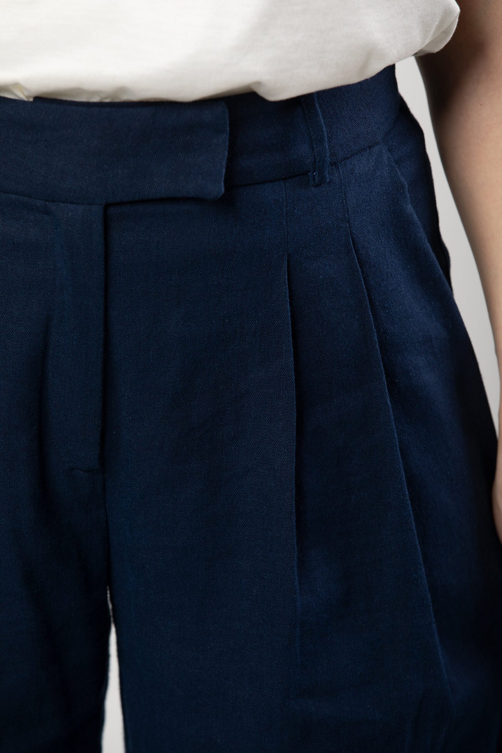 Nasma linen set in navy blue - Image 9