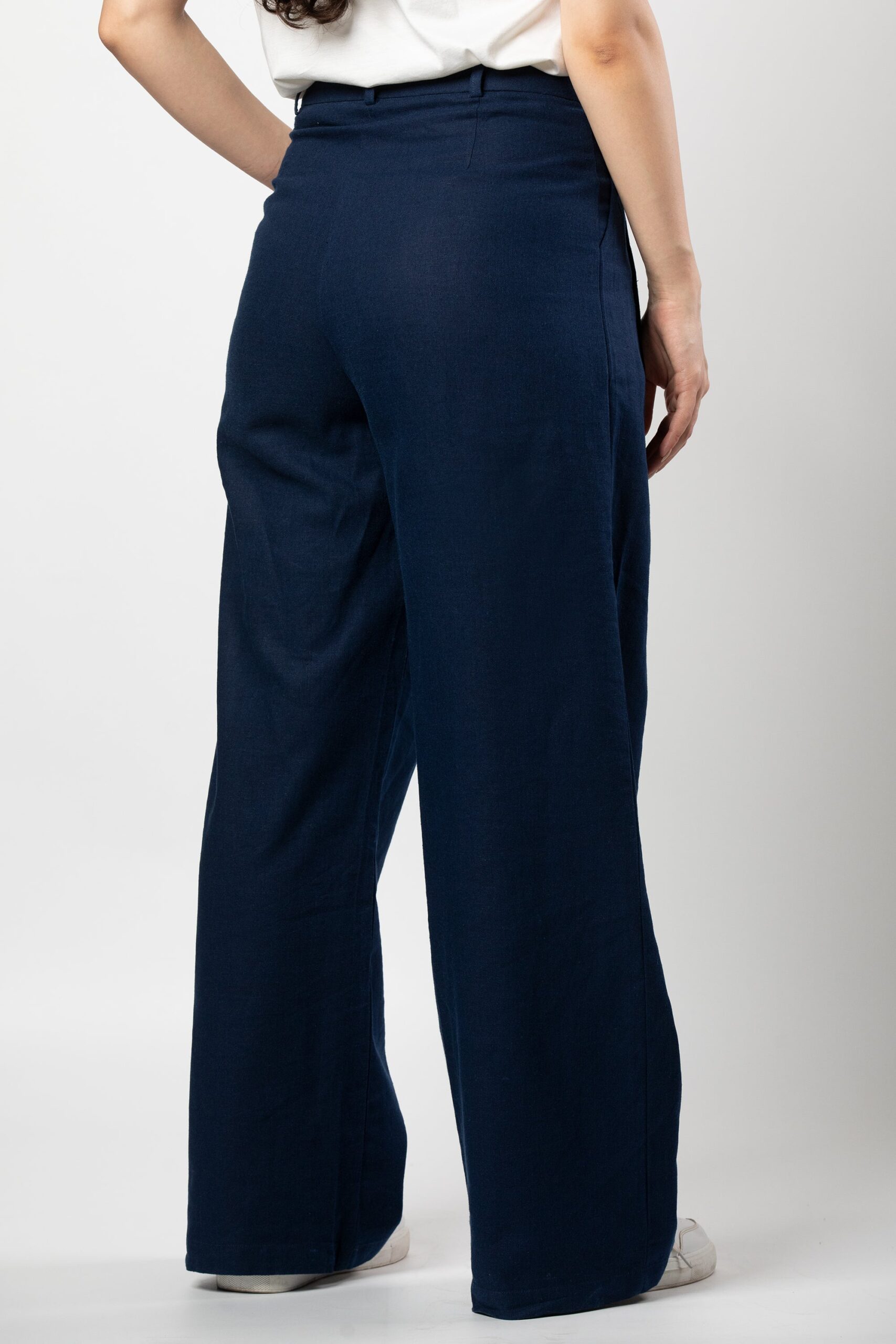 Nasma linen set in navy blue - Image 6