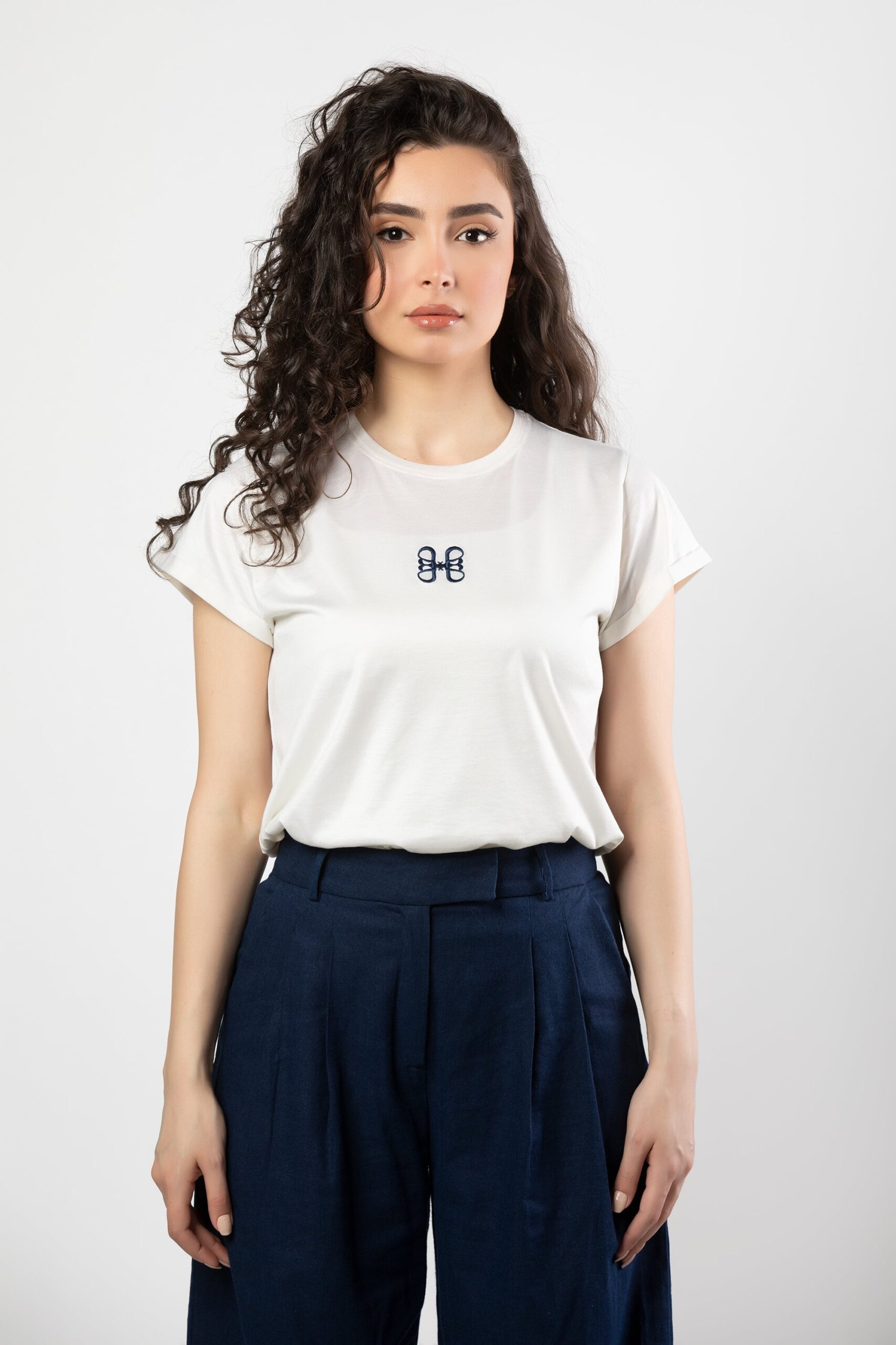 H logo t-shirt with navy blue embroidery - Image 2