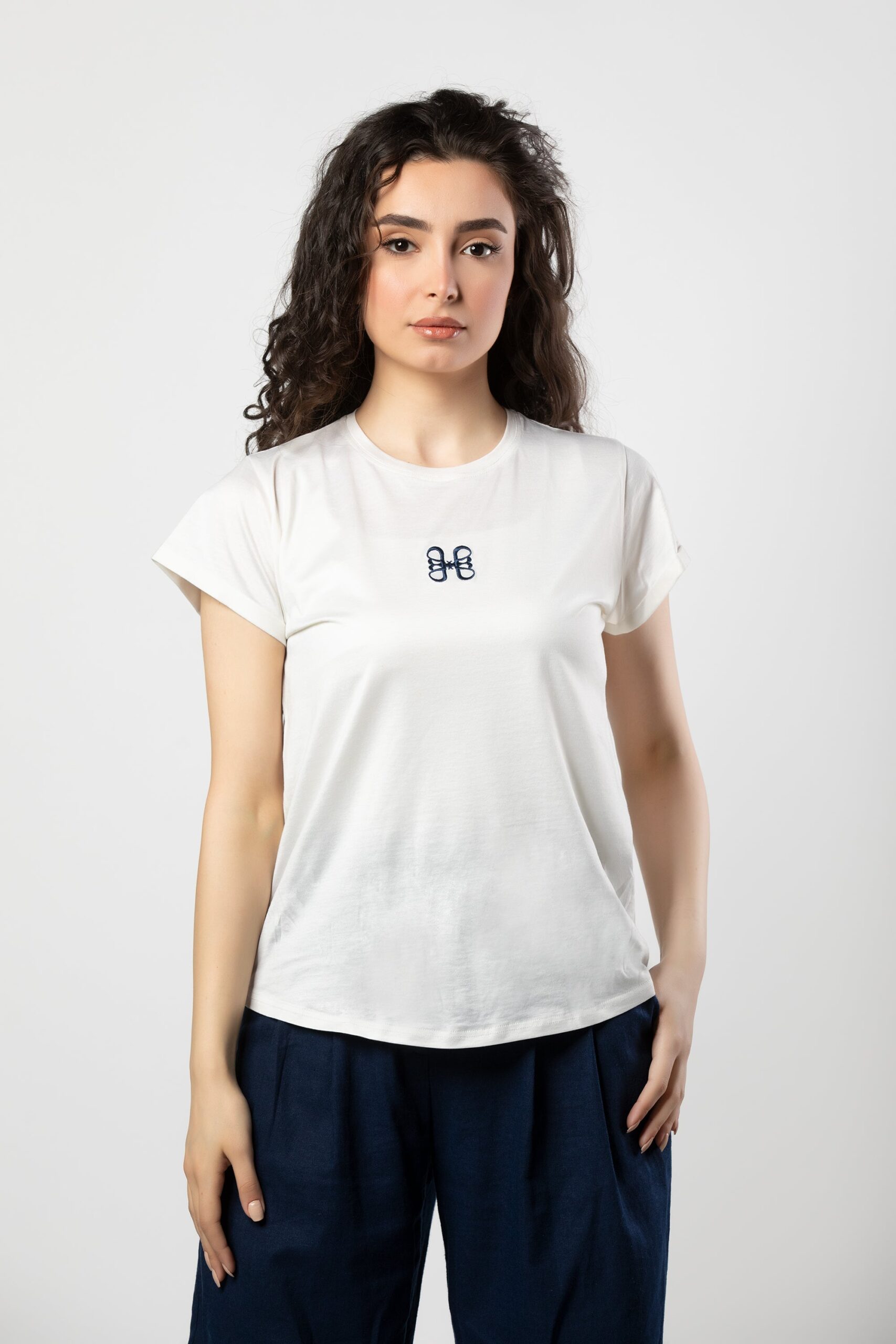 H logo t-shirt with navy blue embroidery - Image 4