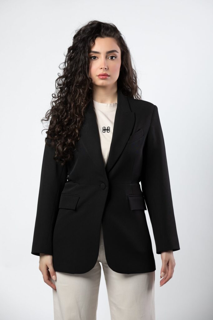 Aleen fitted blazer in black
