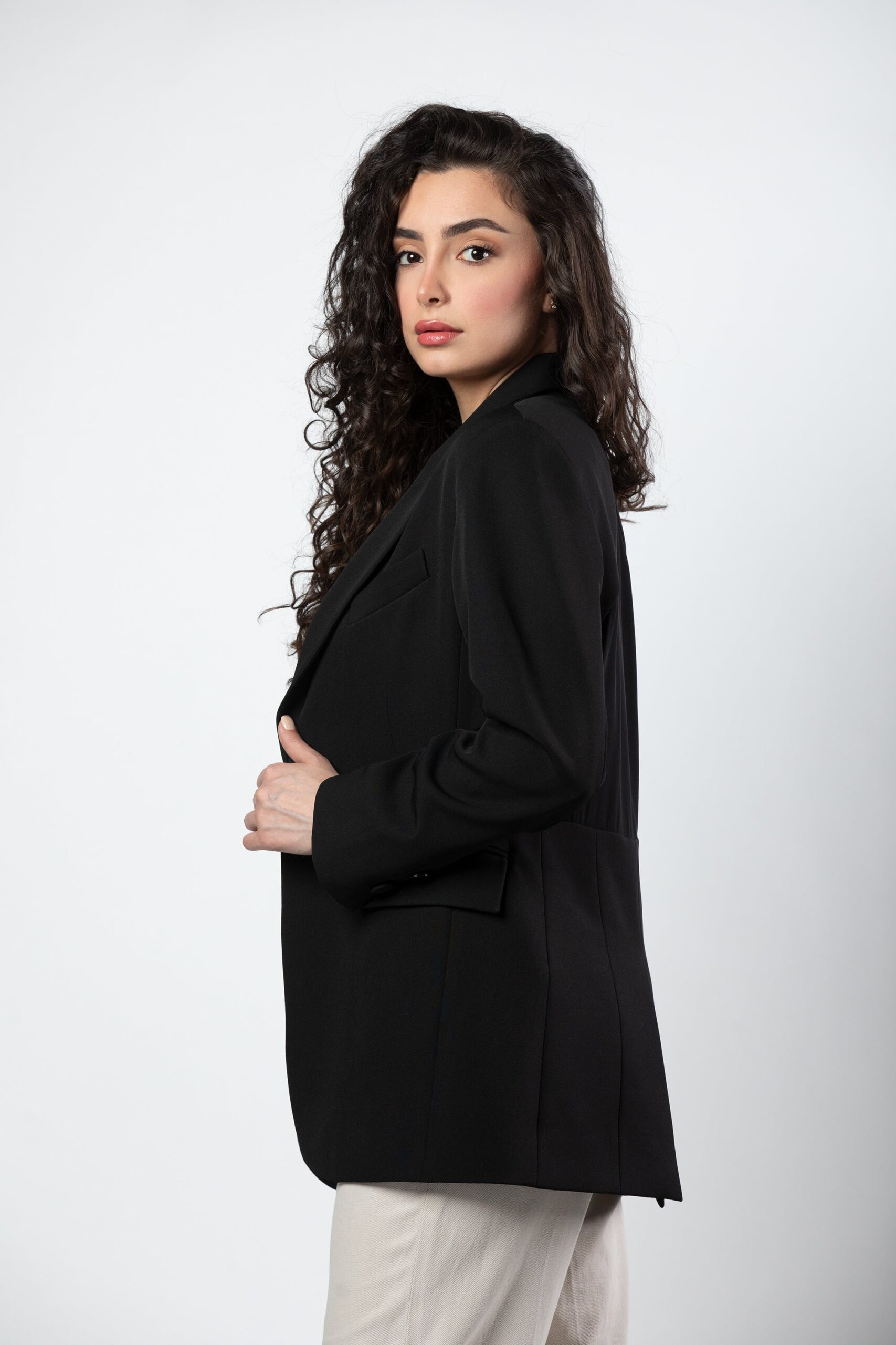 Aleen fitted blazer in black - Image 8