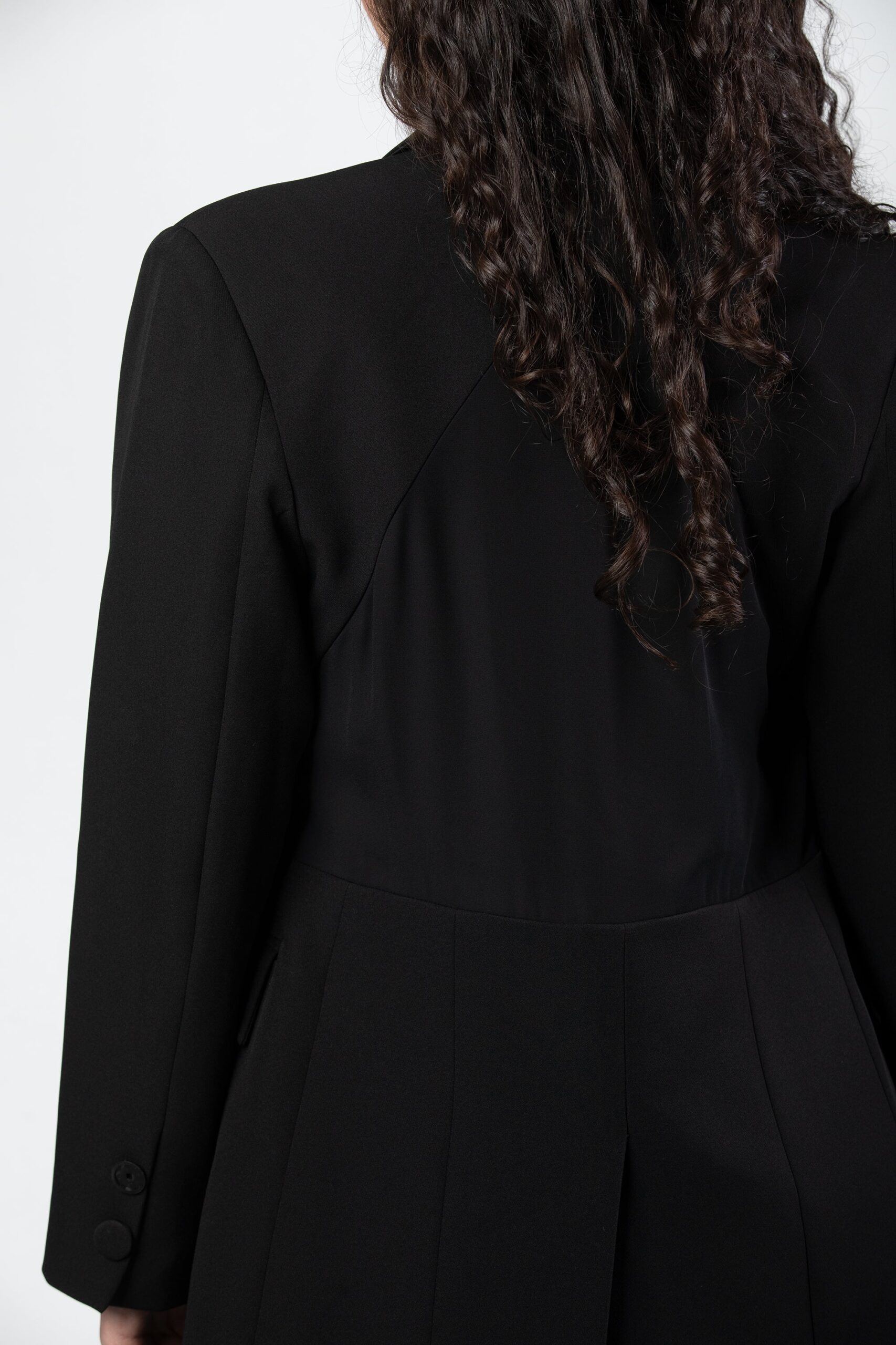 Aleen fitted blazer in black - Image 2