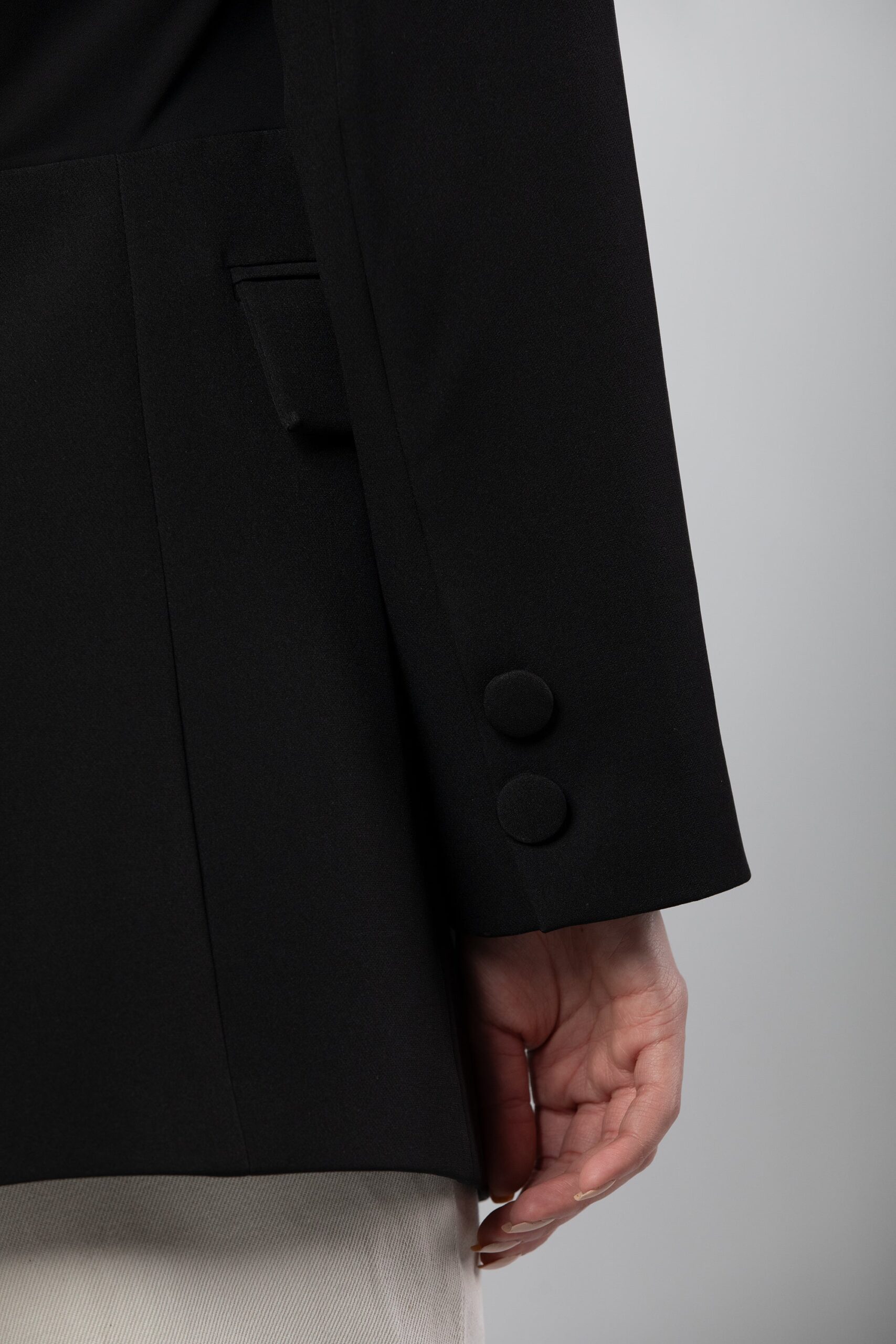 Aleen fitted blazer in black - Image 9