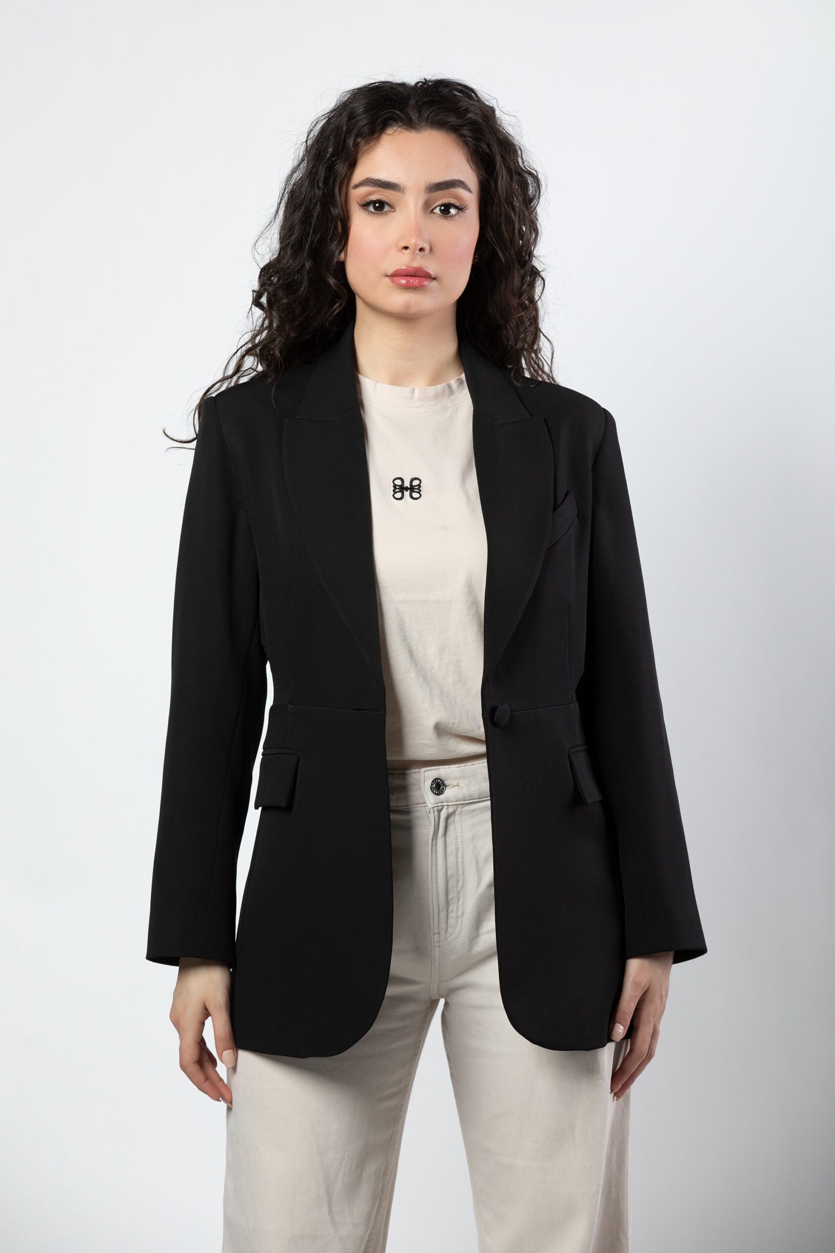 Aleen fitted blazer in black - Image 3