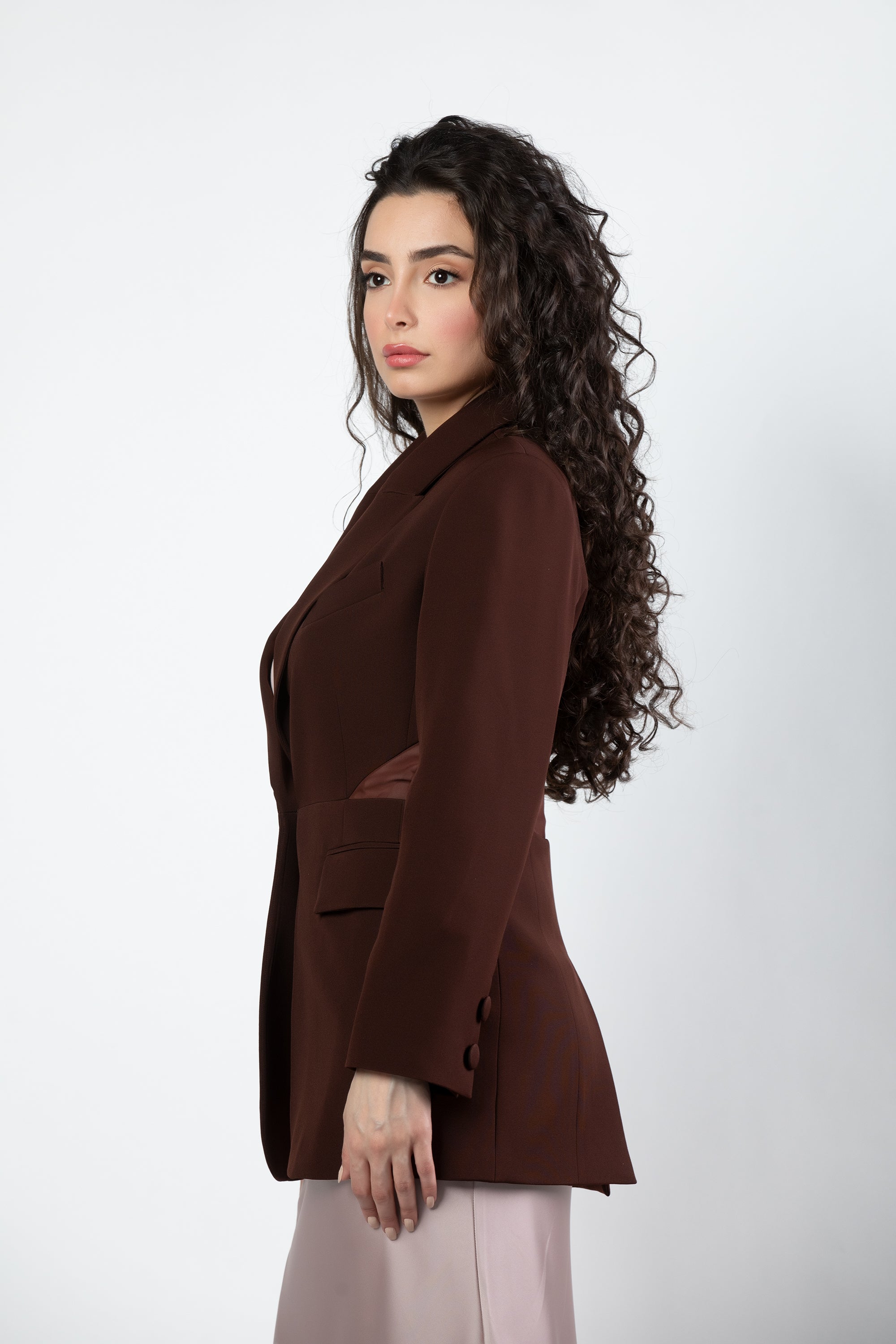 Aleen fitted blazer in mocha mousse - Image 3