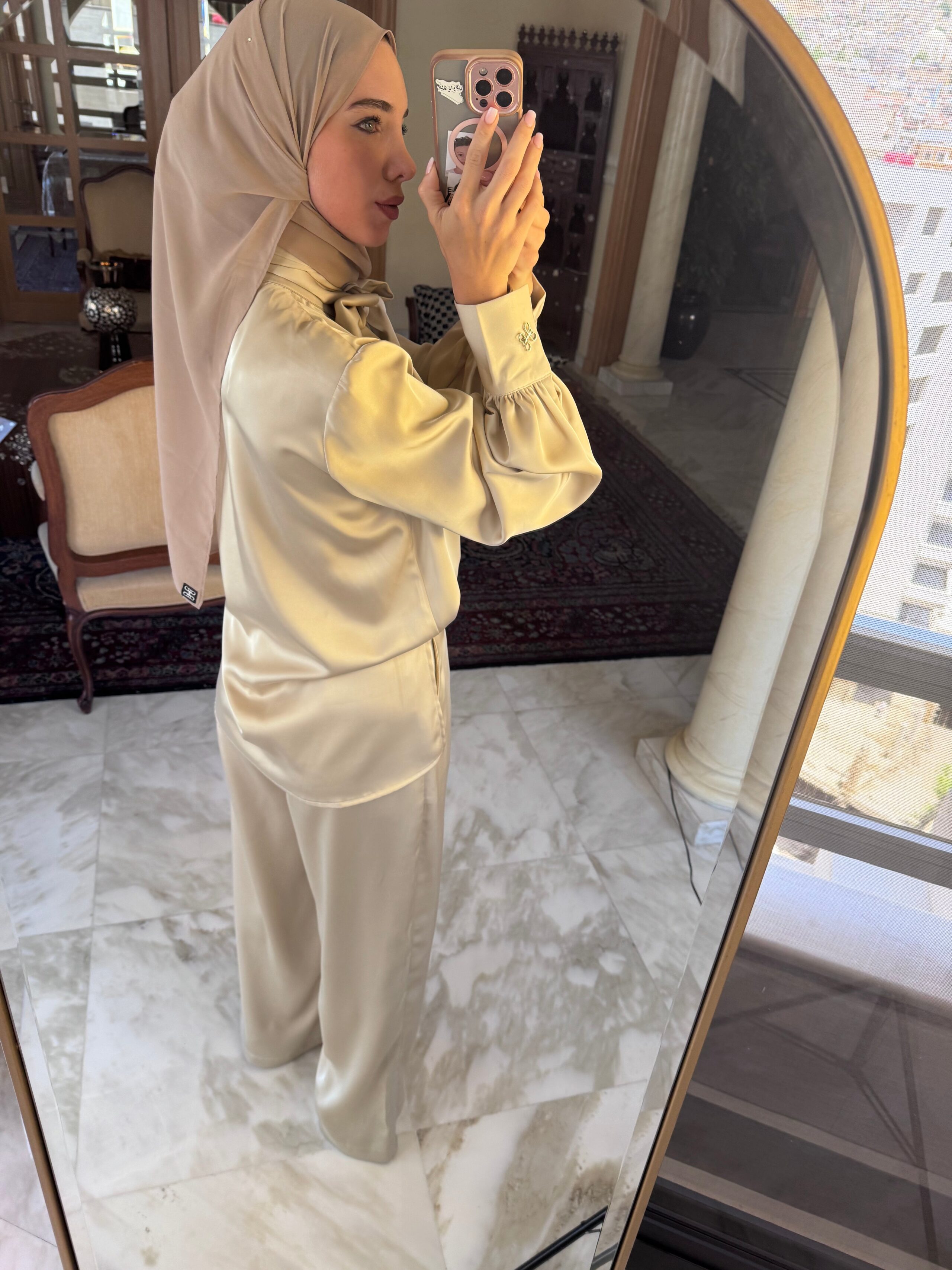 Salwa Satin Set in Champagne beige - الصورة 4