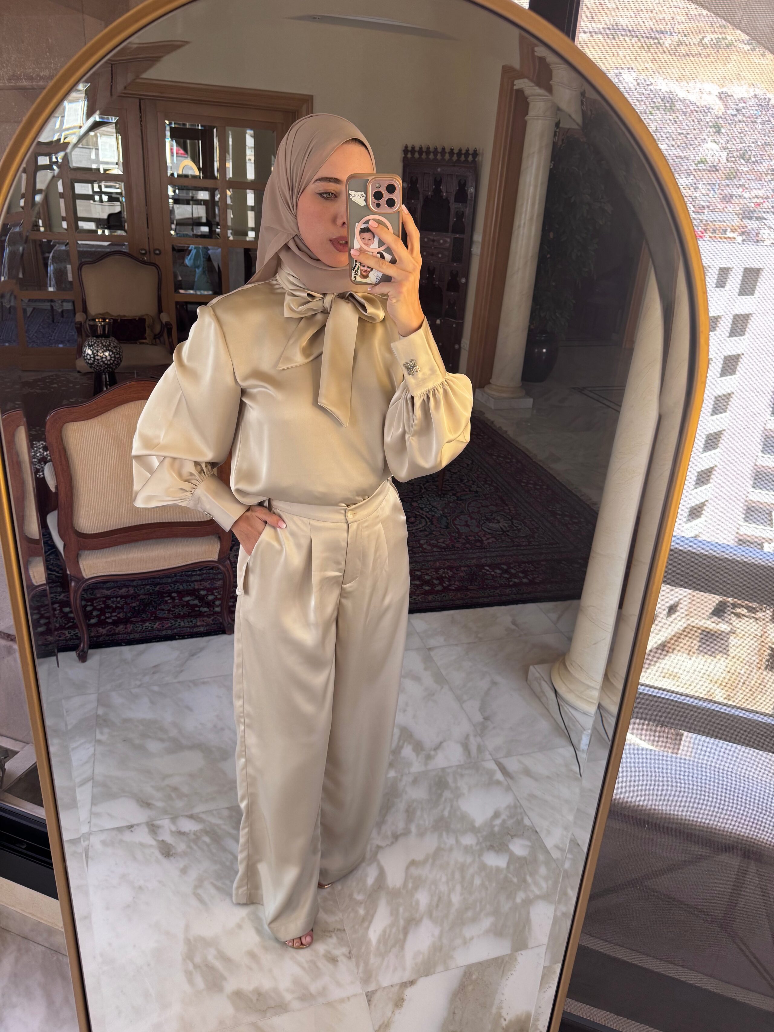 Salwa Satin Set in Champagne beige - الصورة 3