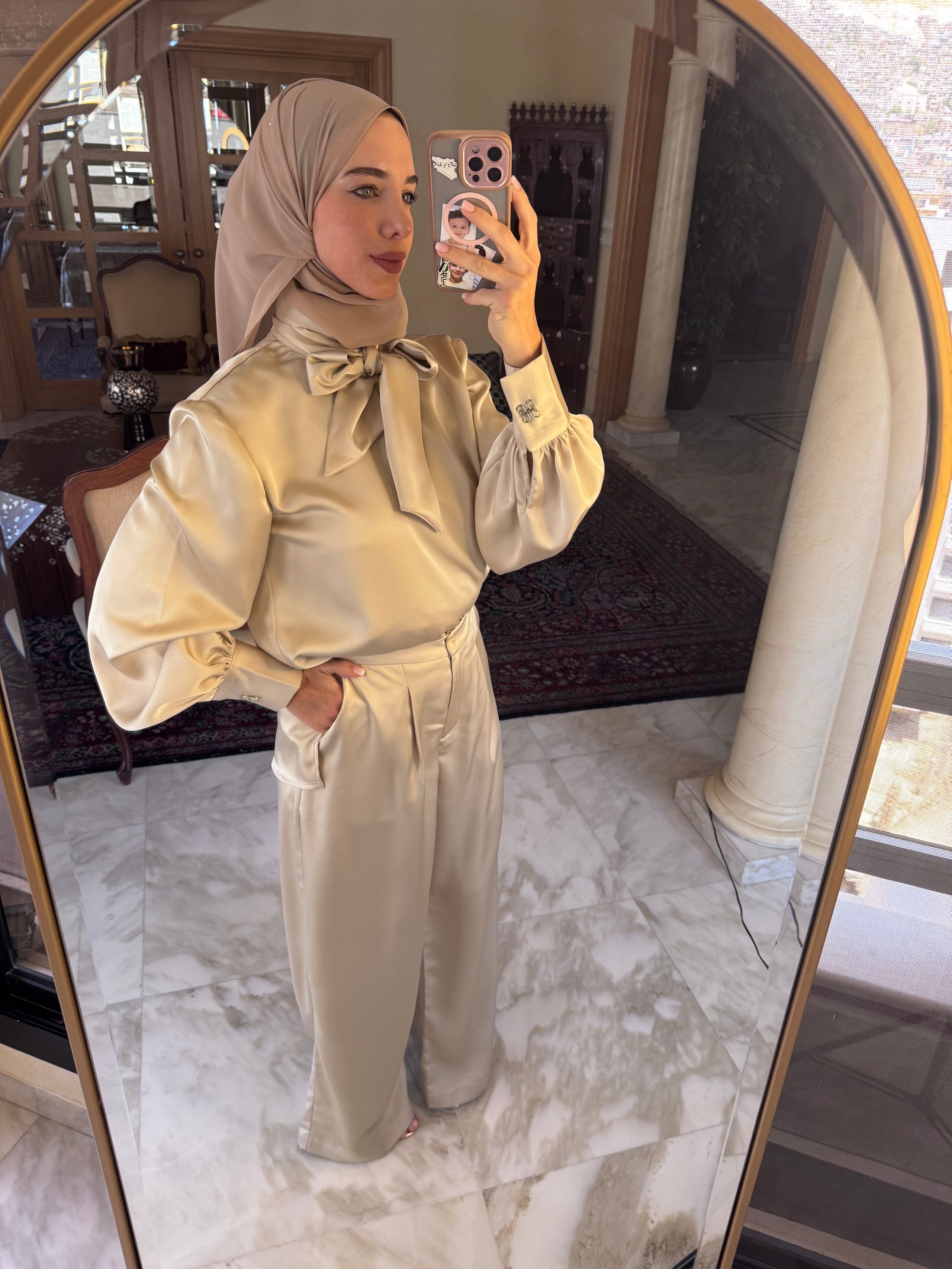 Salwa Satin Set in Champagne beige - الصورة 2